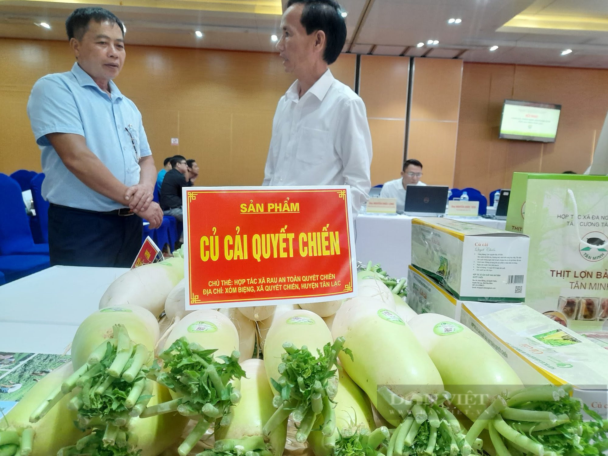 Đem loại củ khổng lồ nhìn như sâm Hàn Quốc đến hội chợ OCOP ở Hoà Bình, bất ngờ khách &quot;hốt&quot; sạch - Ảnh 3.