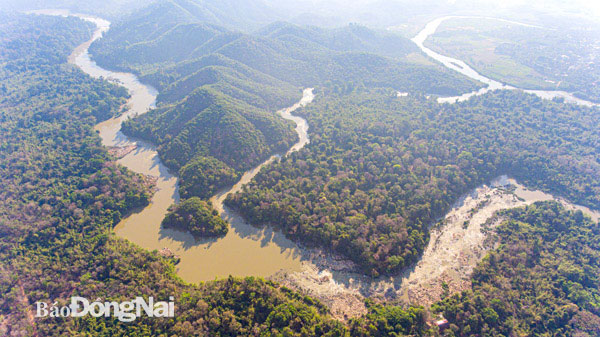 Dòng sông nội địa nào dài nhất Việt Nam, sông này chảy qua địa phận bao nhiêu tỉnh, thành phố? - Ảnh 1.