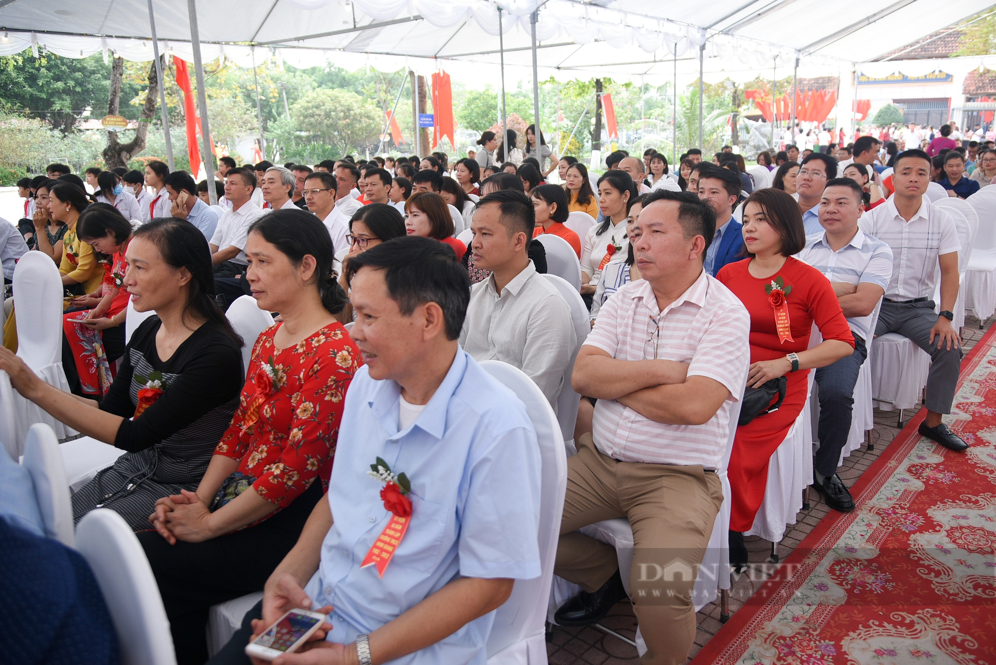 Báo NTNN/Điện tử Dân Việt tặng 10 suất học bổng và 10 tủ sách thư viện cho trường THCS Ninh Giang - Ảnh 6.