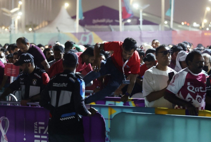 Qatar hỗn loạn, suýt hóa thảm họa trong ngày khai mạc World Cup 2022 - Ảnh 3.