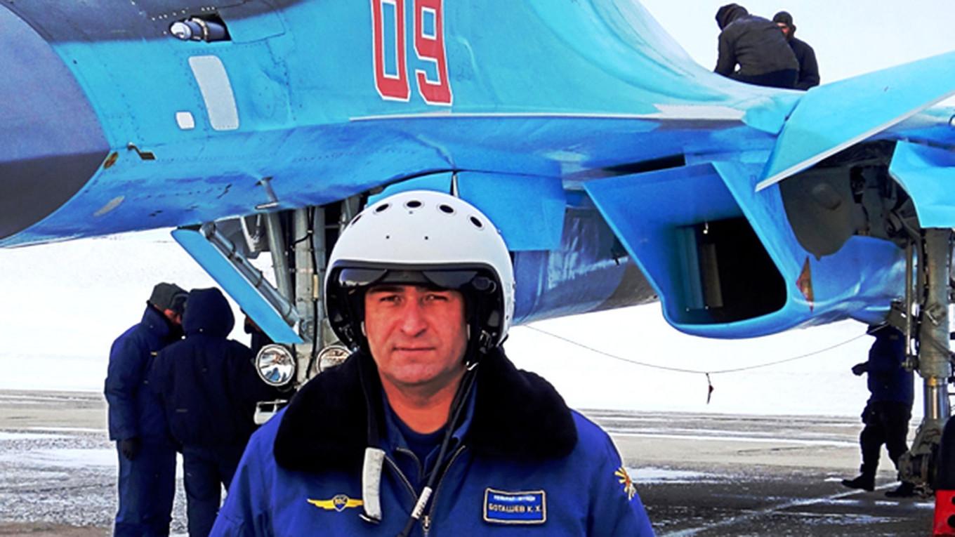 Hai phi công Su-34 Nga bị bắn rơi thoát hiểm thần kỳ, được tặng danh hiệu Anh hùng - Ảnh 3.