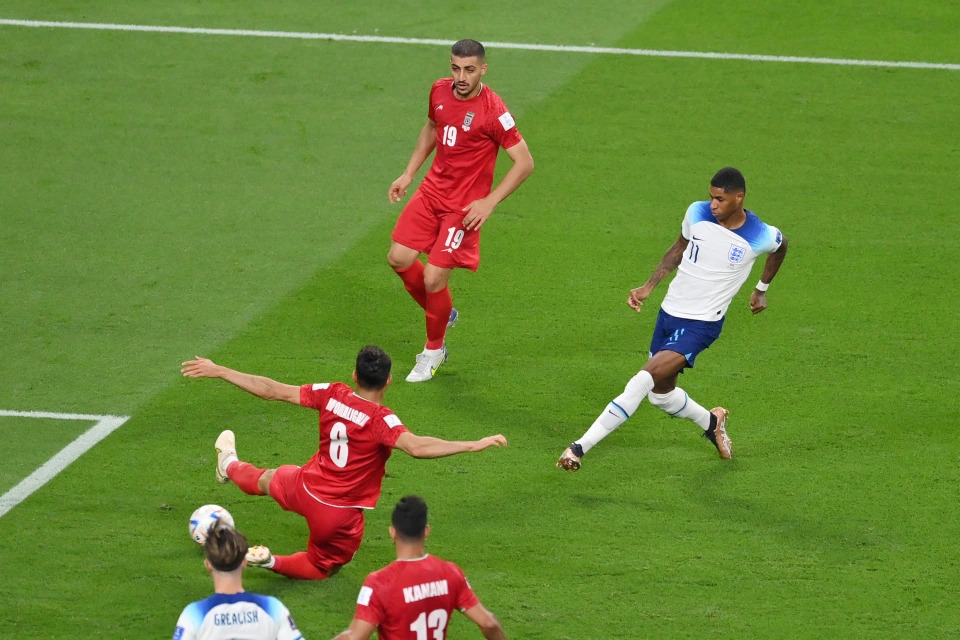 Chùm ảnh: ĐT Anh “đánh tennis” trước Iran ở trận mở màn World Cup 2022 - Ảnh 8.