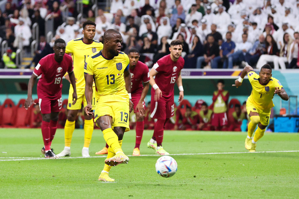 Enner Valencia: Từng bị cảnh sát truy nã tới người hùng World Cup 2022 - Ảnh 1.