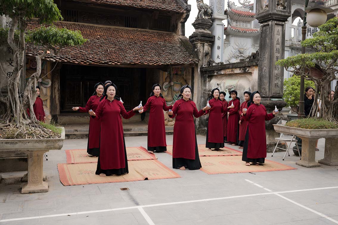 Ngỡ ngàng với màn gói bánh chưng, giã bánh dày của các người đẹp Hoa hậu Du lịch Thế giới  - Ảnh 8.