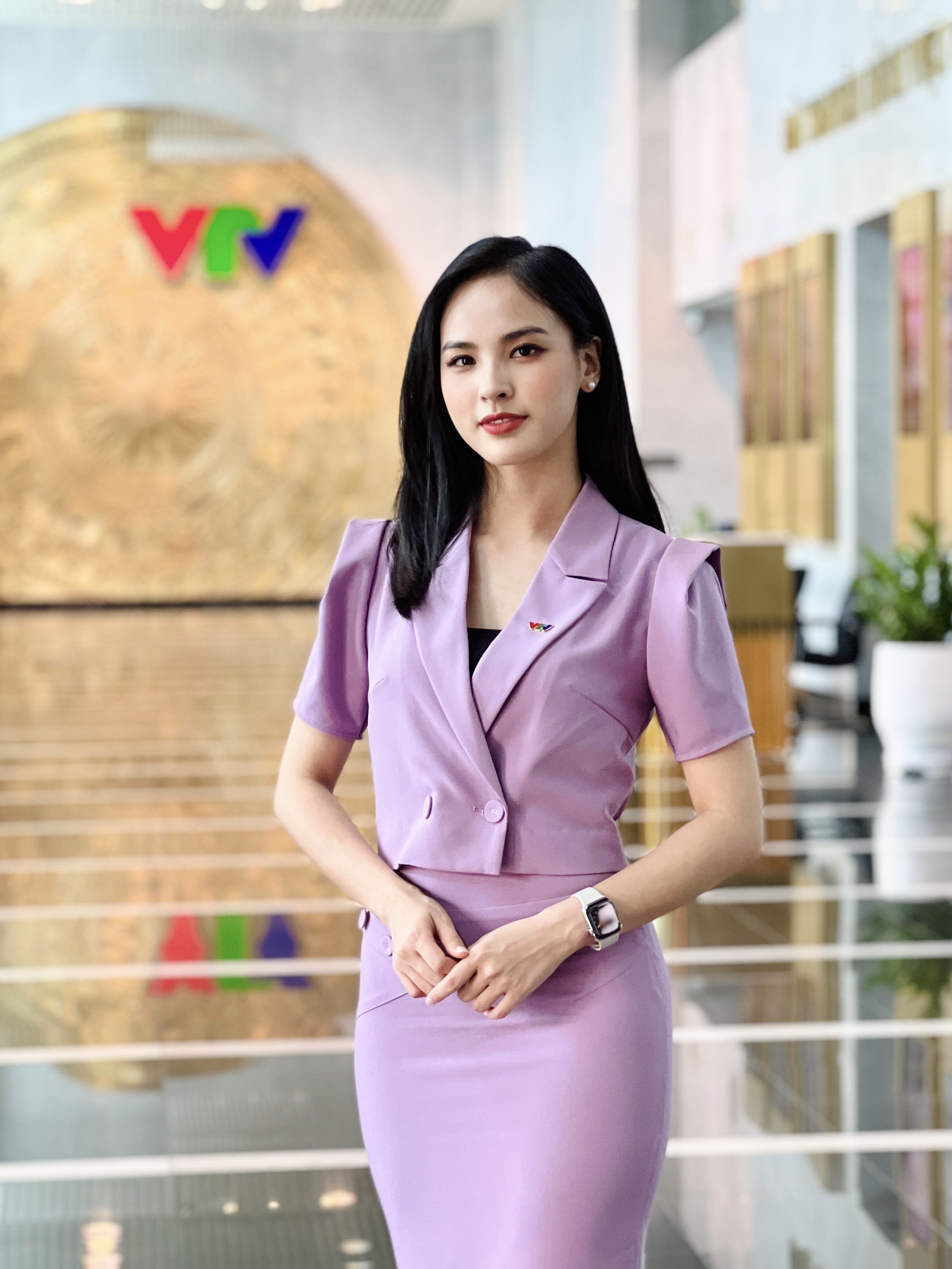 MC Quỳnh Nga trẻ nhất VTV24 từng ám ảnh vì bị miệt thị ngoại hình - Ảnh 1.