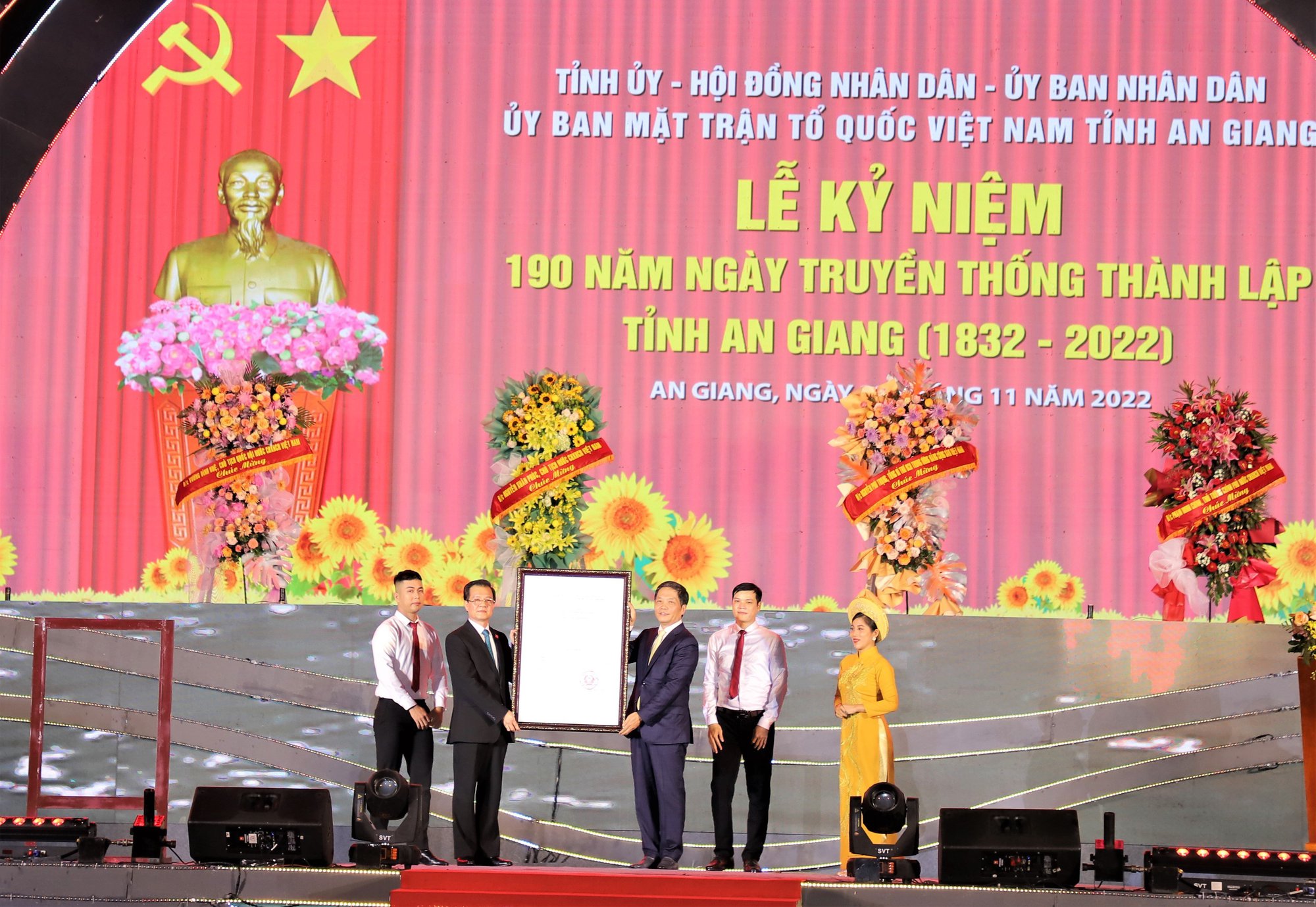 An Giang long trọng tổ chức lễ kỷ niệm 190 năm ngày truyền thống thành lập tỉnh - Ảnh 3.