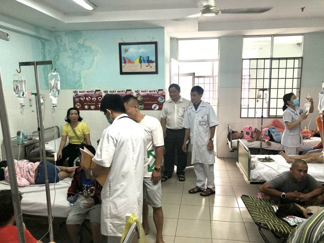 Vụ hàng trăm học sinh Ischool Nha Trang nhập viện: Các bệnh nhân có triệu chứng, dịch tễ học giống nhau - Ảnh 2.