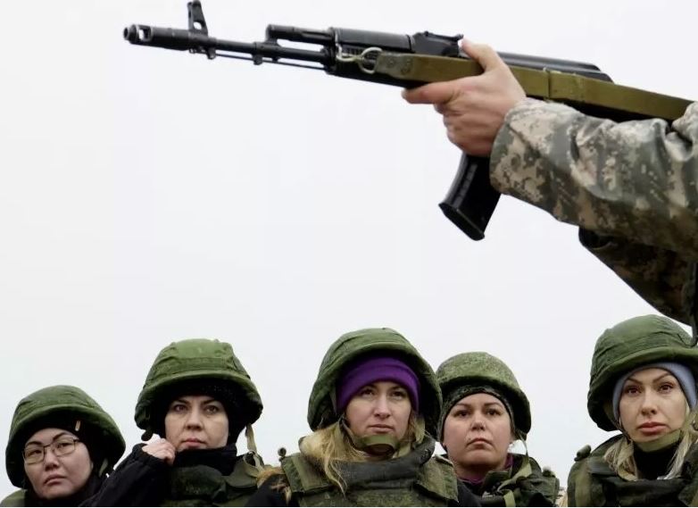 Ukraine nghi ngờ Nga bí mật tuyển thêm quân ở Crimea - Ảnh 1.