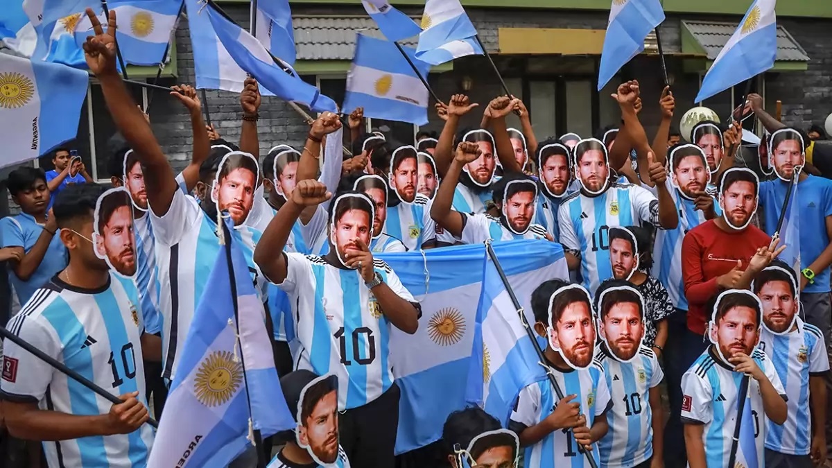 Hàng trăm cổ động viên Argentina khuấy động bầu không khí tại Doha, Qatar cổ vũ cho đội nhà - Ảnh 7.