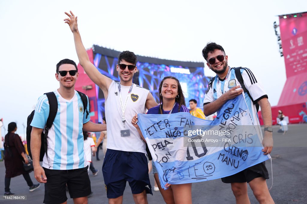 Hàng trăm cổ động viên Argentina khuấy động bầu không khí tại Doha, Qatar cổ vũ cho đội nhà - Ảnh 6.