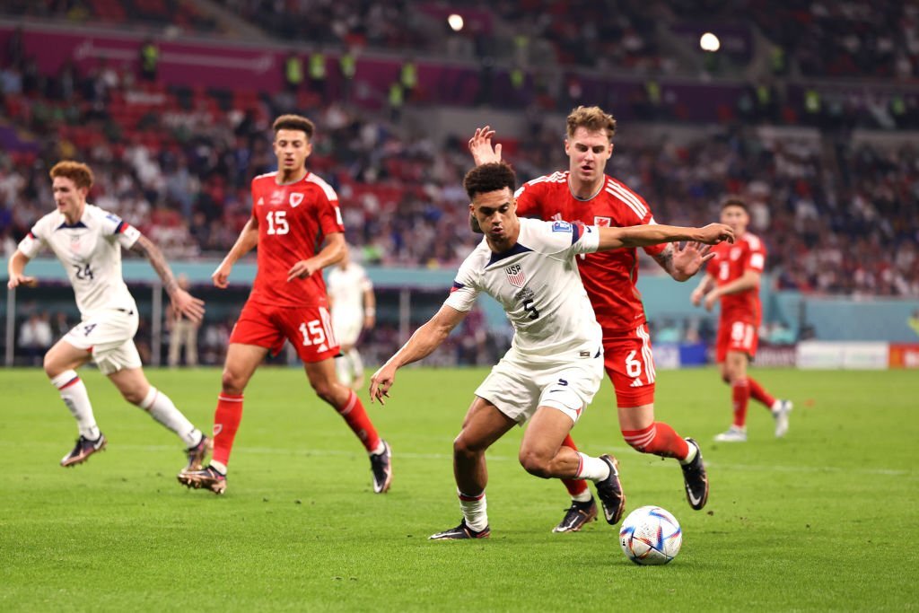 Chùm ảnh: Người hùng Gareth Bale giải cứu xứ Wales ở trận mở màn World Cup 2022 - Ảnh 1.