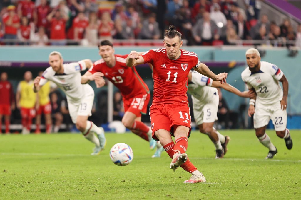 Chùm ảnh: Người hùng Gareth Bale giải cứu xứ Wales ở trận mở màn World Cup 2022 - Ảnh 13.