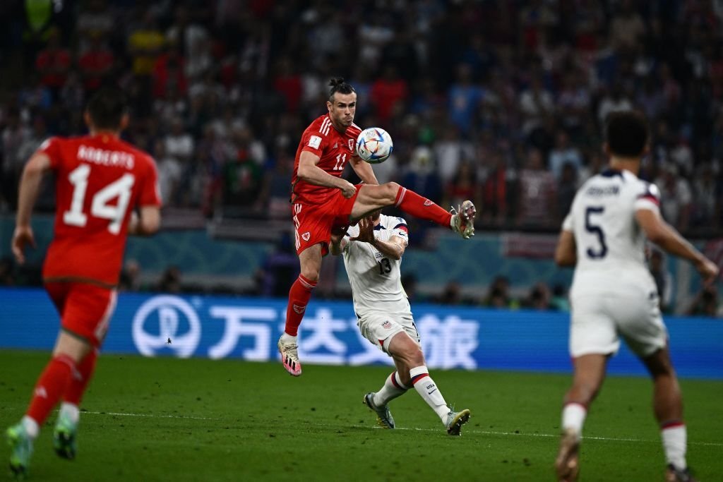 Chùm ảnh: Người hùng Gareth Bale giải cứu xứ Wales ở trận mở màn World Cup 2022 - Ảnh 2.