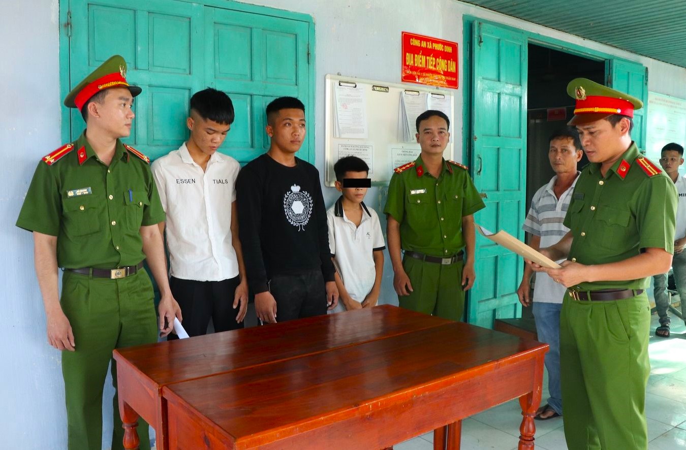 Ninh Thuận: khởi tố bắt tạm giam nhóm trai làng truy sát nam thanh niên ở phòng cấp cứu - Ảnh 1.