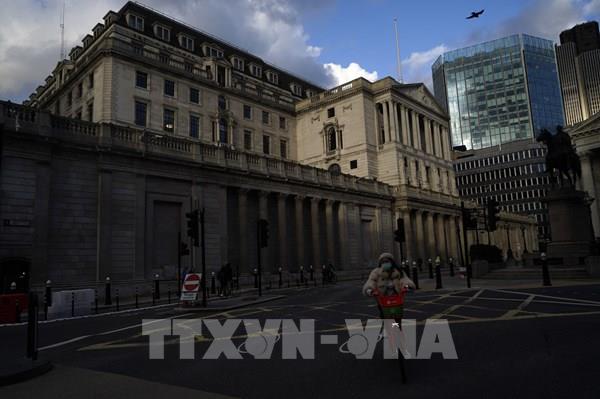 Ngân hàng trung ương Anh (BoE) dự kiến sẽ tăng lãi suất thêm 0,5 điểm phần trăm trong tháng 12 - Ảnh 1.