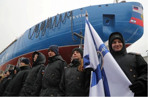 Tổng thống Putin ca ngợi 'sức mạnh Bắc Cực' của Nga với tàu phá băng hạt nhân mới - Ảnh 1.