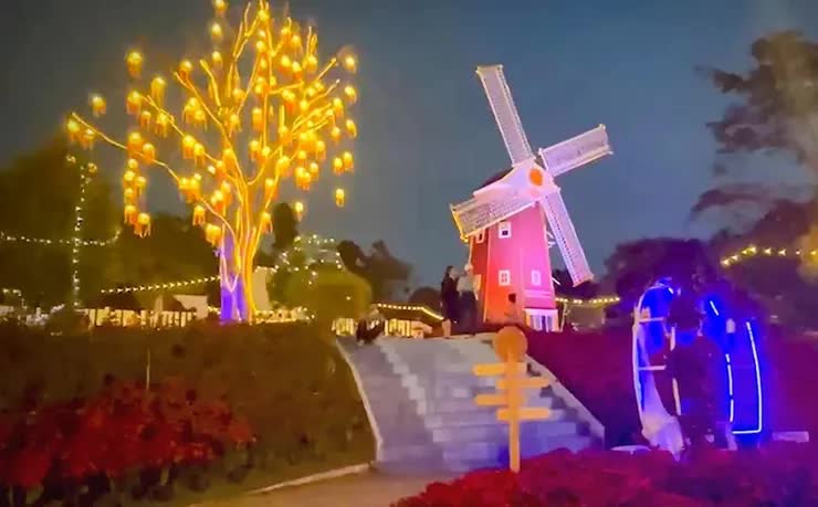 Thái Lan: Du khách thích thú với Lễ Giáng sinh kéo dài 2 tháng - Ảnh 2.