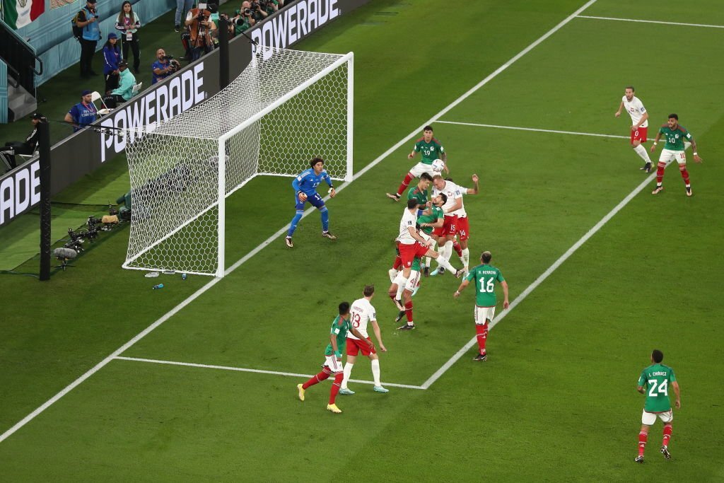 Chùm ảnh: Lewandowski đá hỏng phạt đền, Ba Lan “chia điểm” với Mexico - Ảnh 2.