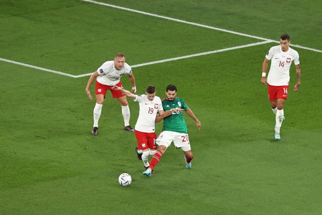 Chùm ảnh: Lewandowski đá hỏng phạt đền, Ba Lan “chia điểm” với Mexico - Ảnh 3.
