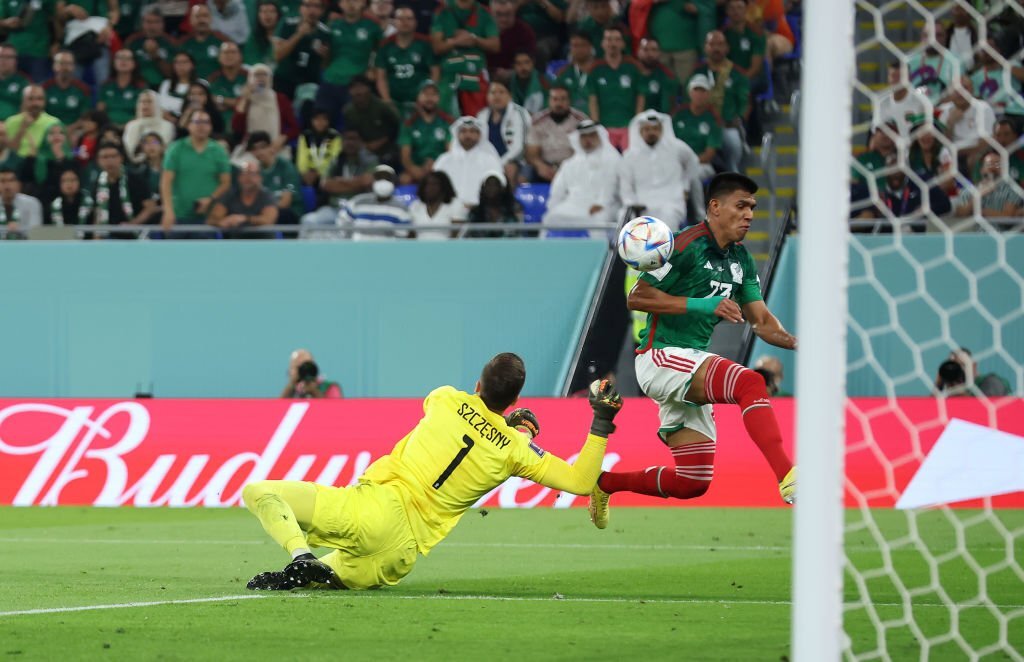 Chùm ảnh: Lewandowski đá hỏng phạt đền, Ba Lan “chia điểm” với Mexico - Ảnh 5.