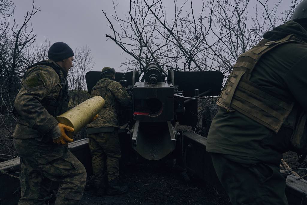 Thiếu vũ khí, các đồng minh phương Tây của Ukraine bị đẩy vào những lựa chọn khó khăn - Ảnh 1.