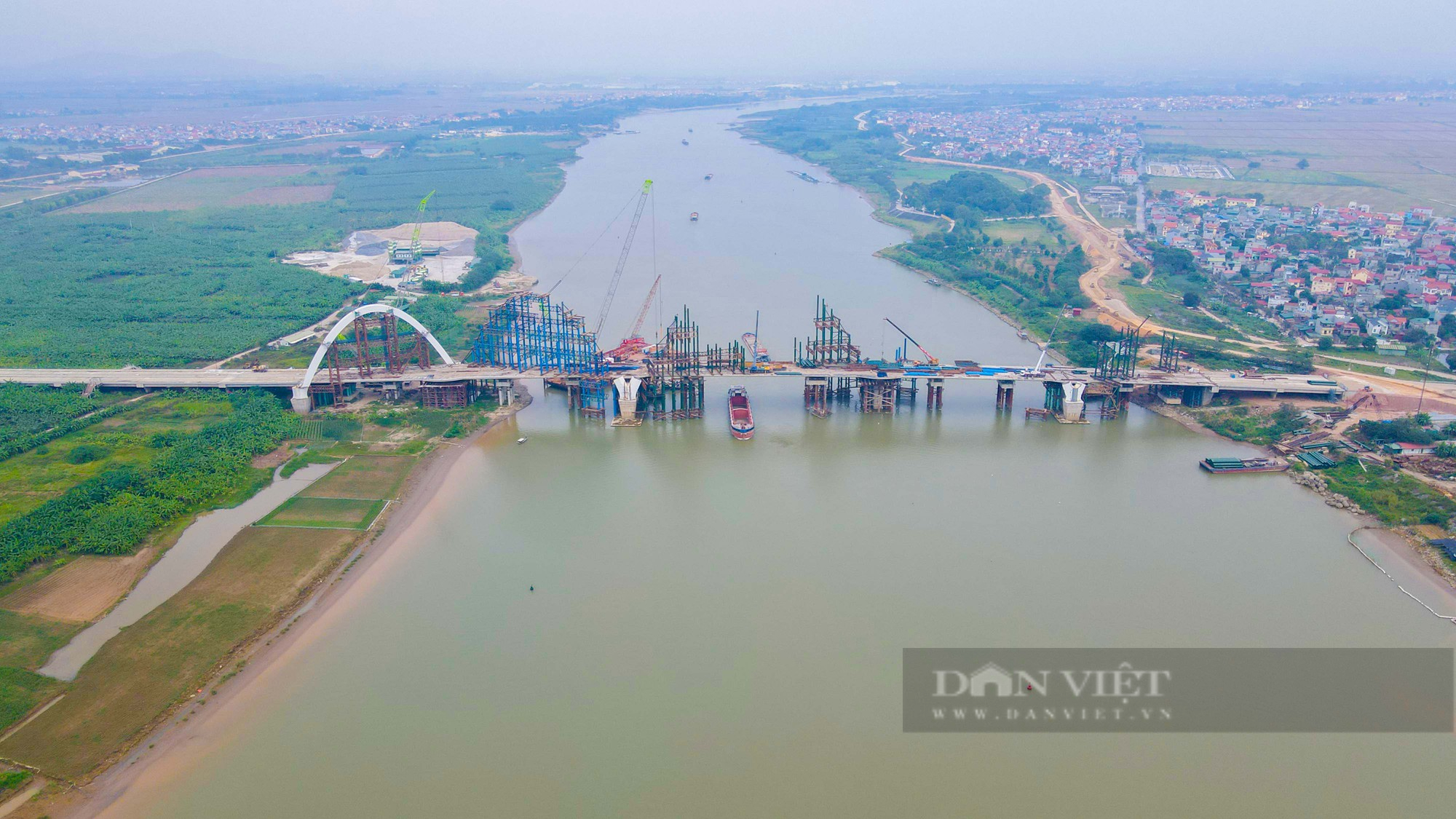Chiêm ngưỡng cây cầu vòm thép 1.900 tỷ cao nhất Việt Nam - Ảnh 1.
