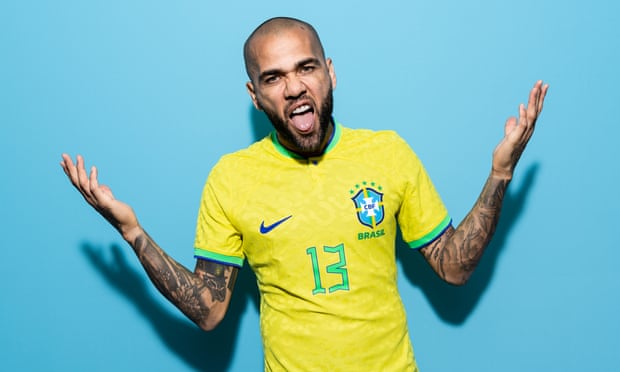 Dani Alves: Đừng nghĩ Brazil mạnh là phải vô địch World Cup 2022 - Ảnh 1.