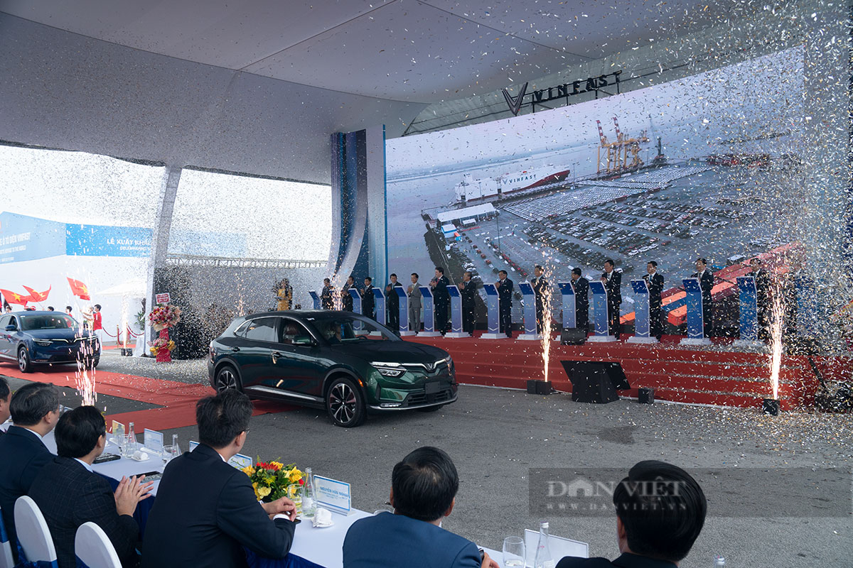 999 xe ô tô điện VinFast VF 8 đầu tiên xuất khẩu sang Mỹ, cột mốc lịch sử ngành công nghiệp ô tô Việt Nam - Ảnh 1.