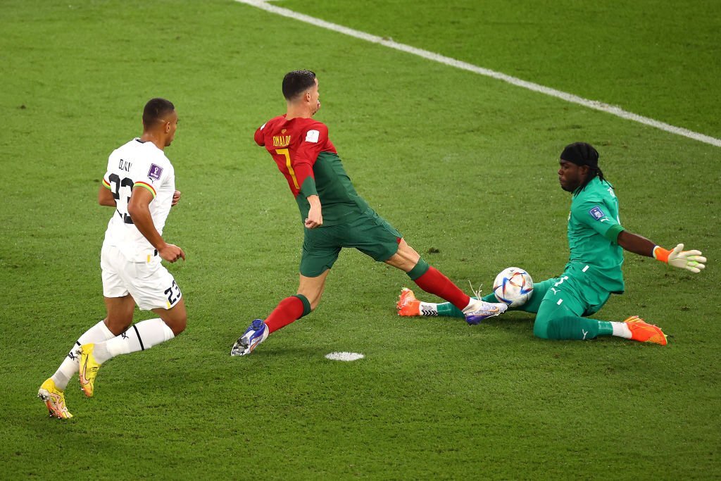 Ronaldo thi đấu nhạt nhòa, Bồ Đào Nha thua đau Tây Ban Nha