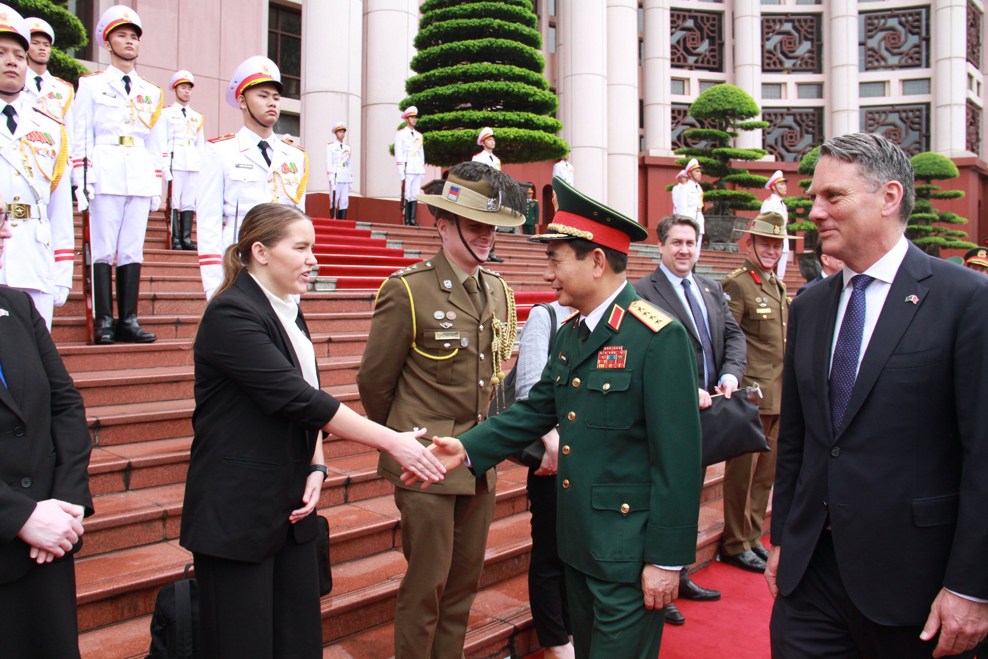 Phó thủ tướng kiêm Bộ trưởng Quốc phòng Australia thăm Việt Nam - Ảnh 4.