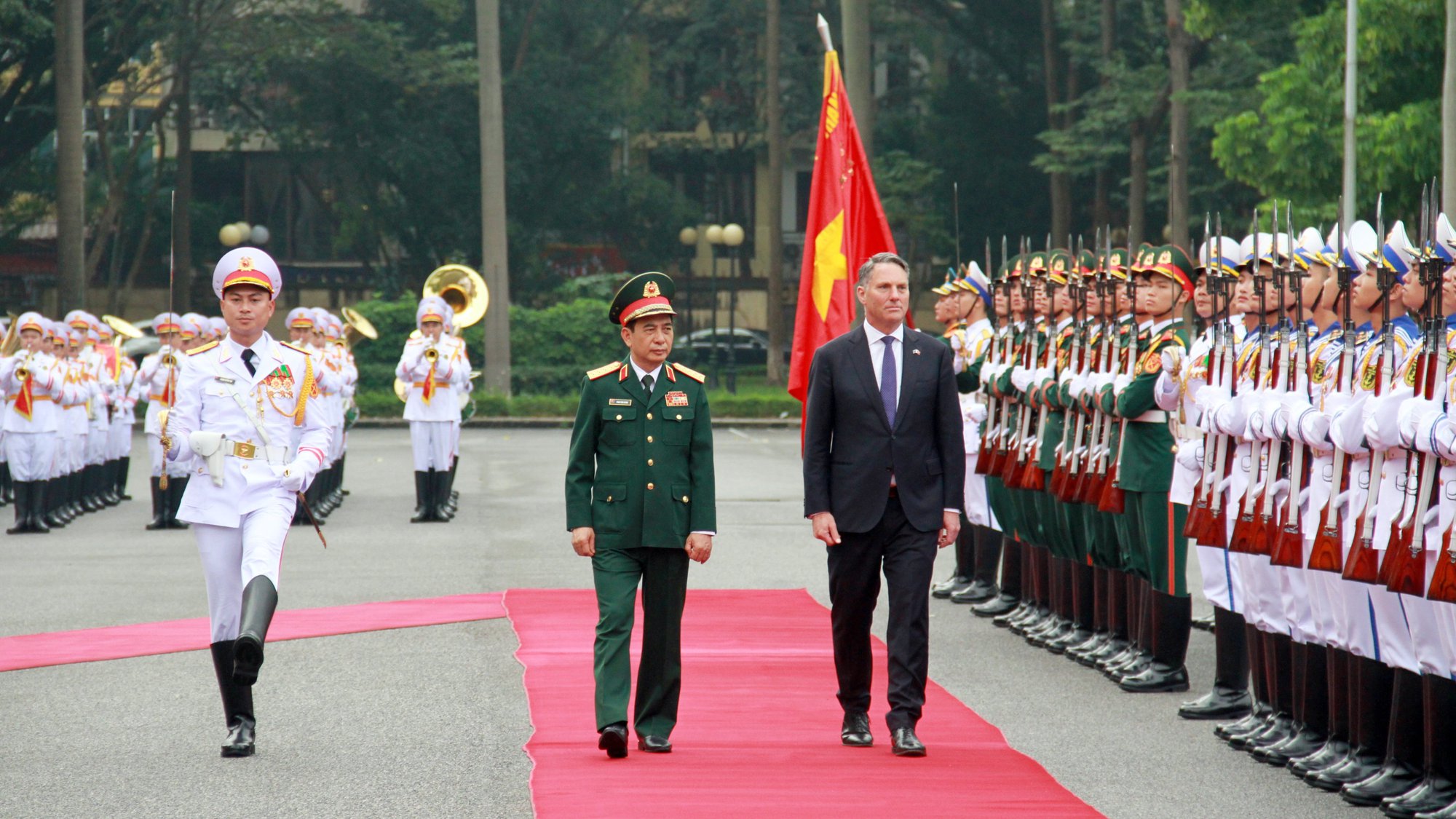 Phó thủ tướng kiêm Bộ trưởng Quốc phòng Australia thăm Việt Nam - Ảnh 1.