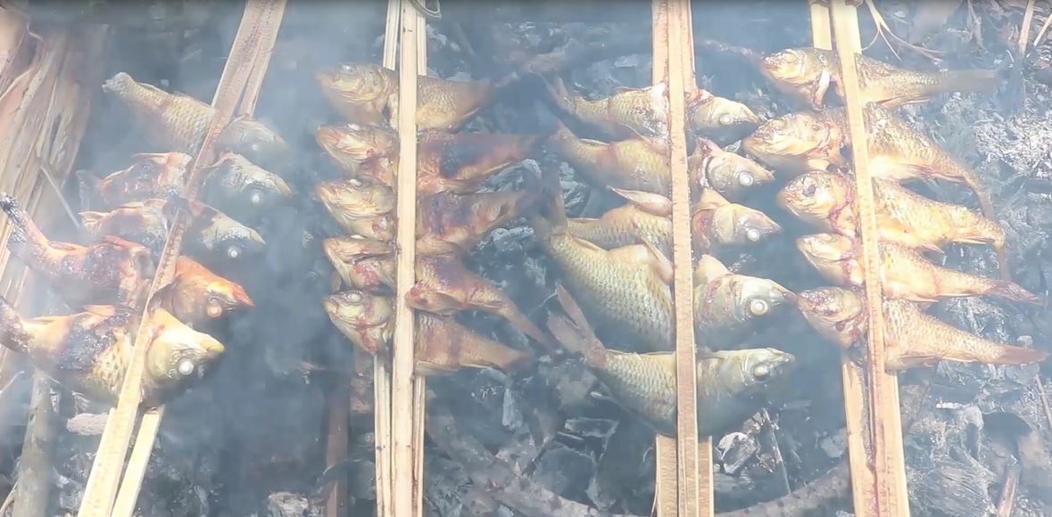 Nông dân ở vùng này của Hà Giang nuôi cá chép trong ruộng lúa ngon cỡ nào mà thiên hạ lên ăn &quot;khôn mồm&quot;? - Ảnh 3.