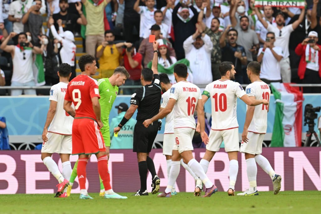 Thi đấu hơn người, Iran nhấn chìm xứ Wales vào phút chót - Ảnh 1.