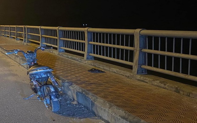 TT-Huế: Nữ sinh lớp 9 mất tích sau khi bỏ lại xe đạp và dép ở trên cầu  - Ảnh 1.
