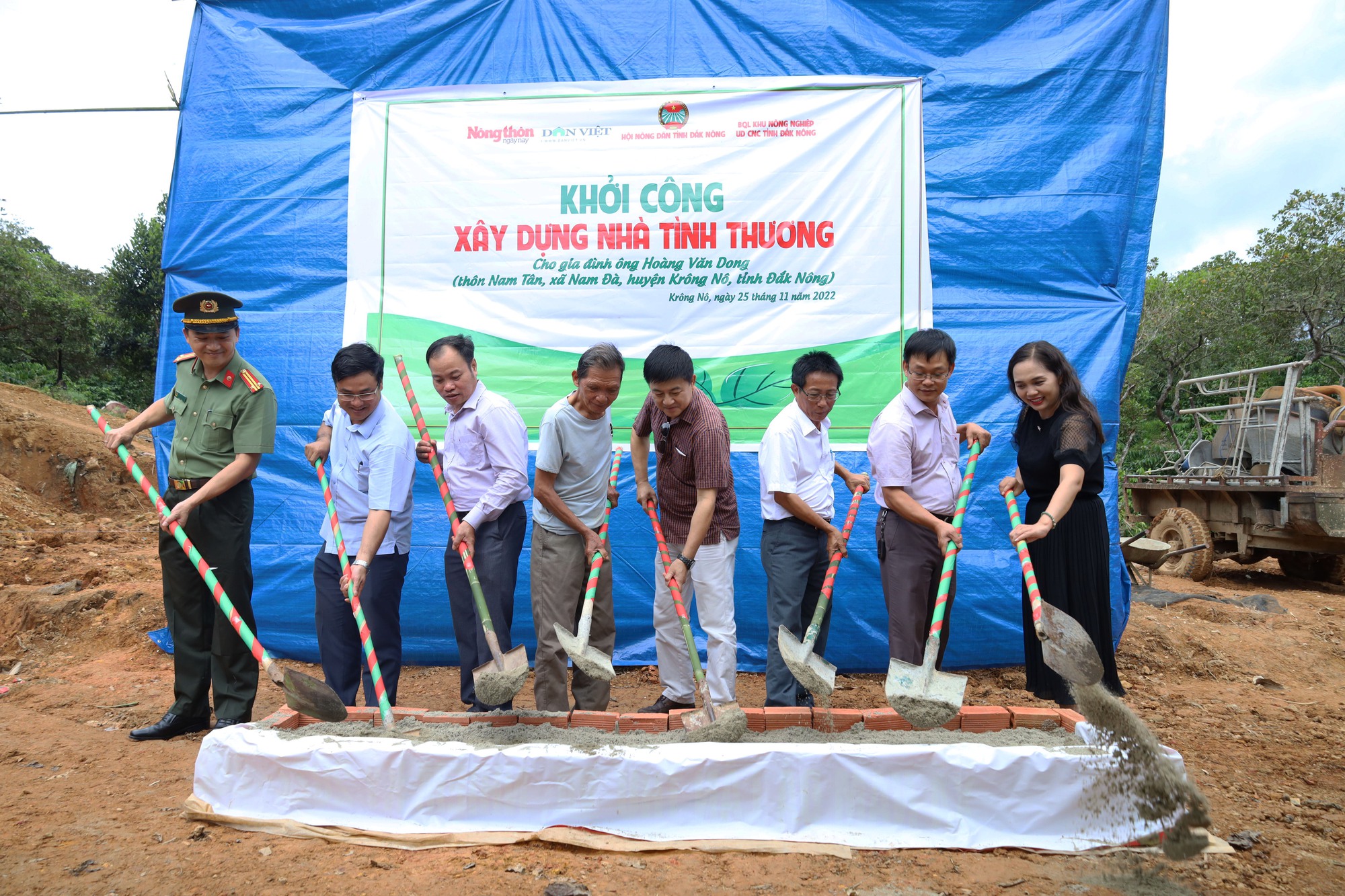 Đắk Nông: Toàn cảnh lễ khởi công ngôi nhà tình nghĩa cho gia đình ông Hoàng Văn Dong - Ảnh 8.