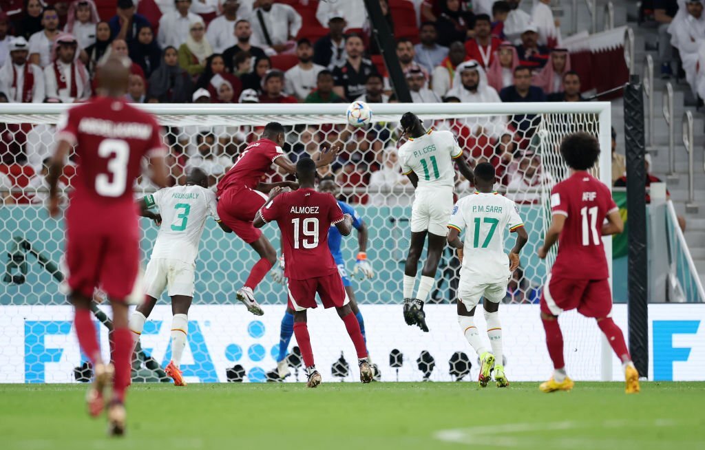 Chùm ảnh: Thảm bại trước Senegal, Qatar có nguy cơ bị loại sớm - Ảnh 11.