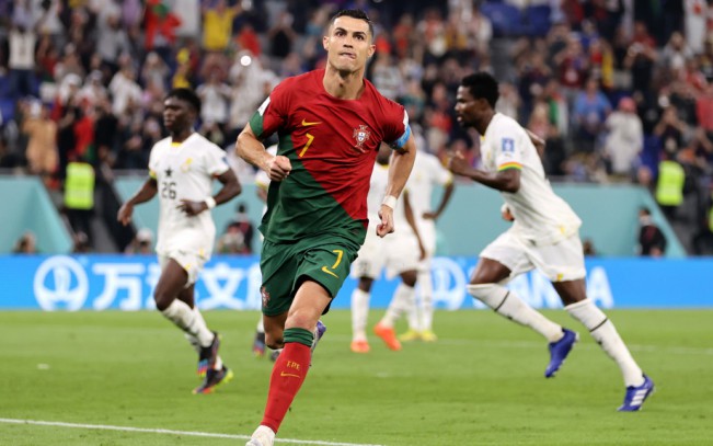 Cristiano Ronaldo lập kỷ lục: Ghi bàn ở 5 kỳ World Cup
