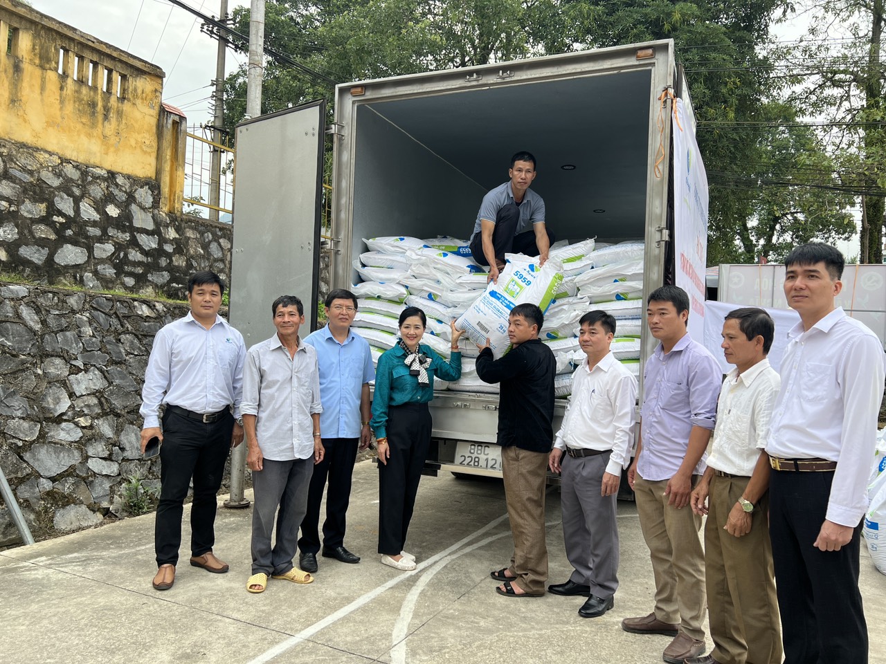 De Heus hỗ trợ 10 tấn thức ăn chăn nuôi, giúp nông dân Tuyên Quang phòng chống đói, rét cho trâu bò - Ảnh 3.