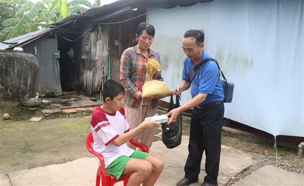 Thầy tổng phụ trách đội đồng hành cùng trẻ em có hoàn cảnh đặc biệt ở Vĩnh Long - Ảnh 1.