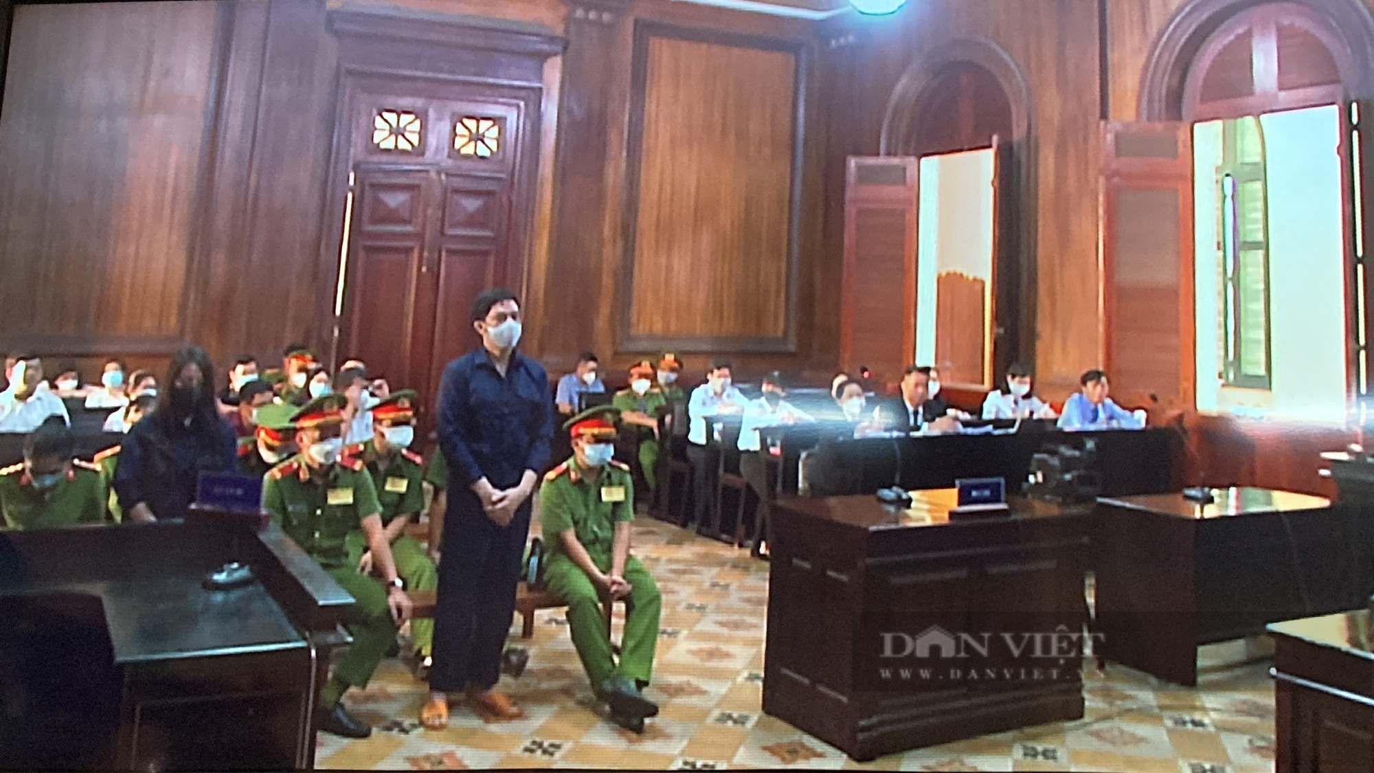 Xét xử vụ V.A bị bạo hành: Bị cáo Nguyễn Võ Quỳnh Trang xin được sống để sám hối tội lỗi  - Ảnh 2.