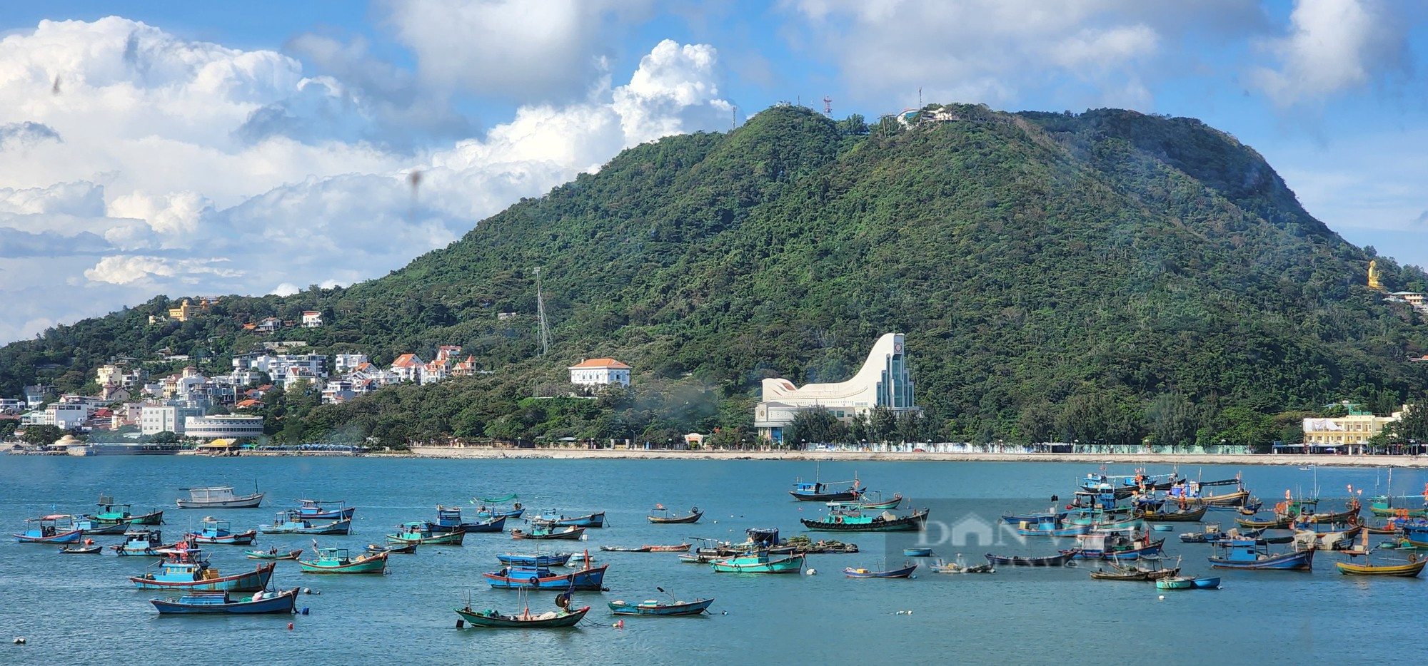 Bà Rịa - Vũng Tàu: Tận dụng tài nguyên biển, “siêu cảng” để sớm thành trung tâm kinh tế biển quốc gia - Ảnh 3.