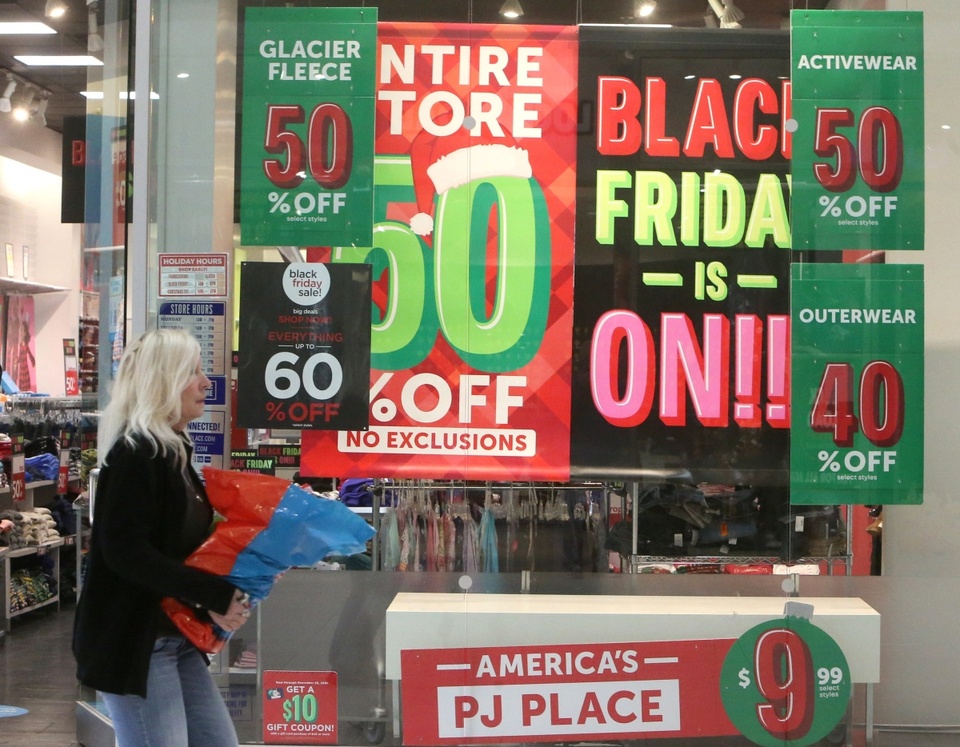 Nhiều mặt hàng khuyến mại ngày Black Friday đắt hơn ngày thường - Ảnh 1.