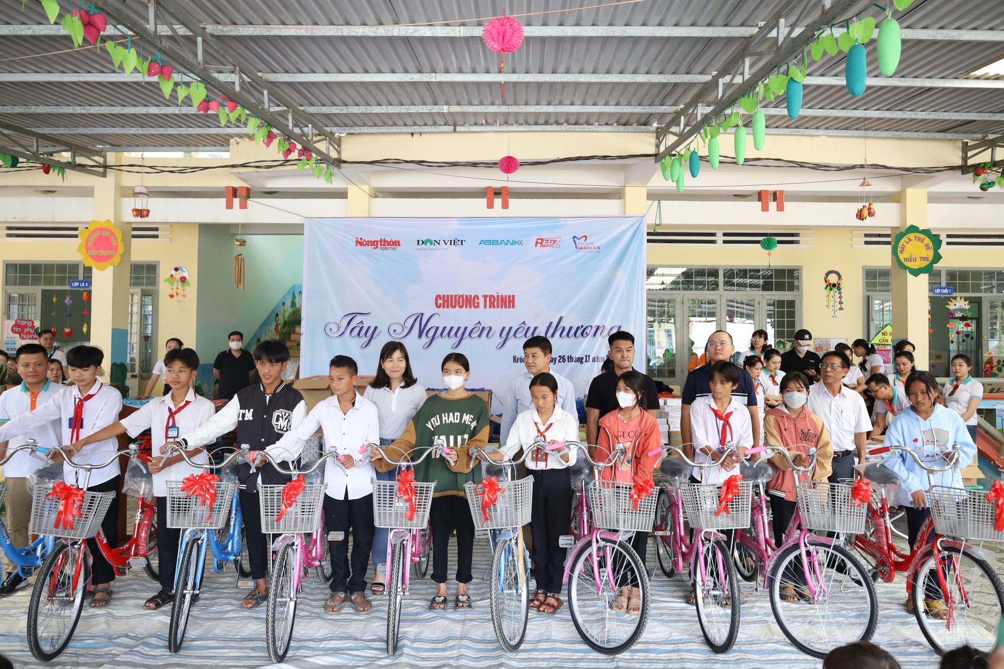 Mơ ước có chiếc xe đạp mới của học trò nghèo thành hiện thực   - Ảnh 1.