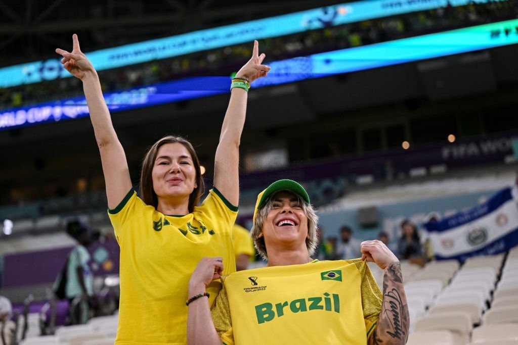 Chùm ảnh: CĐV Brazil khoe sắc trên khán đài World Cup 2022  - Ảnh 11.