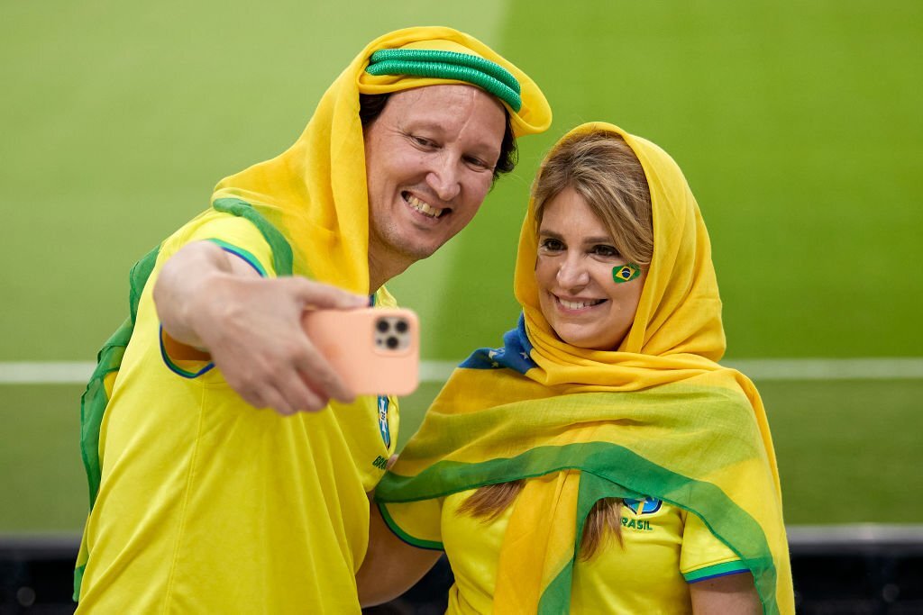 Chùm ảnh: CĐV Brazil khoe sắc trên khán đài World Cup 2022  - Ảnh 12.