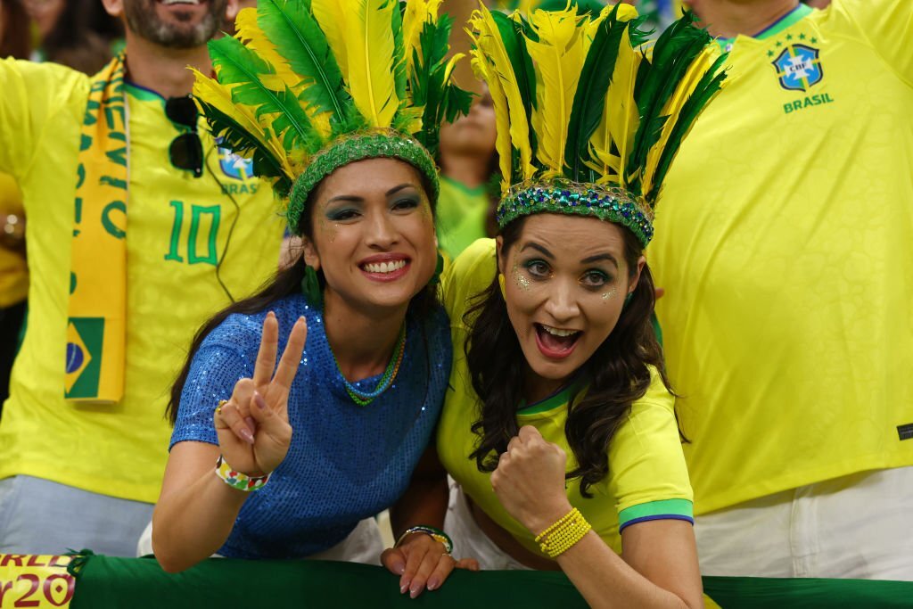 Chùm ảnh: CĐV Brazil khoe sắc trên khán đài World Cup 2022  - Ảnh 3.