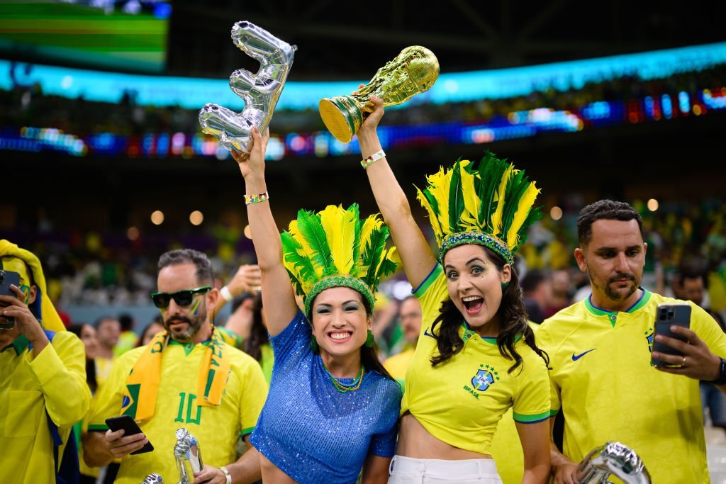 Chùm ảnh: CĐV Brazil khoe sắc trên khán đài World Cup 2022  - Ảnh 4.