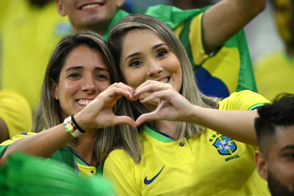 Chùm ảnh: CĐV Brazil khoe sắc trên khán đài World Cup 2022  - Ảnh 5.