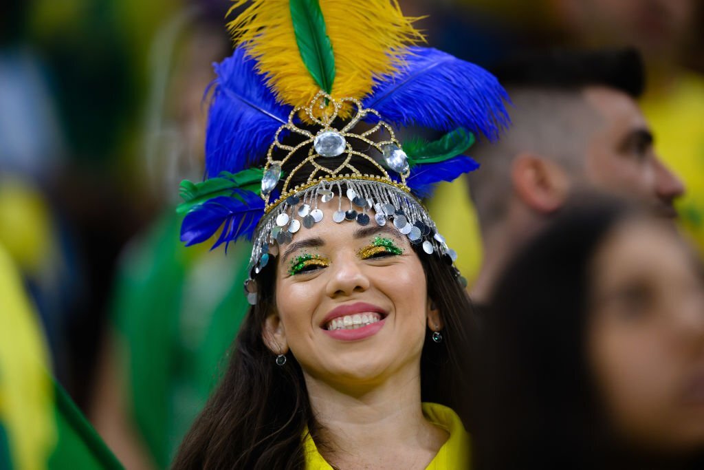 Chùm ảnh: CĐV Brazil khoe sắc trên khán đài World Cup 2022  - Ảnh 7.