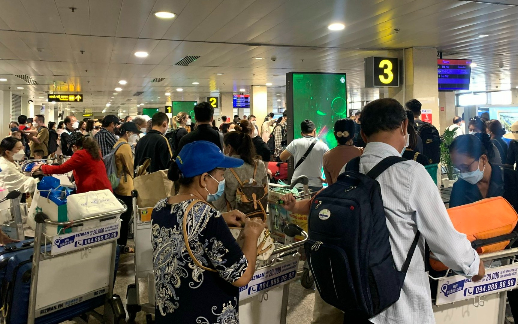 Cao điểm Tết, hạn chế tối đa việc chậm trả hành lý tại sân bay Tân Sơn Nhất
